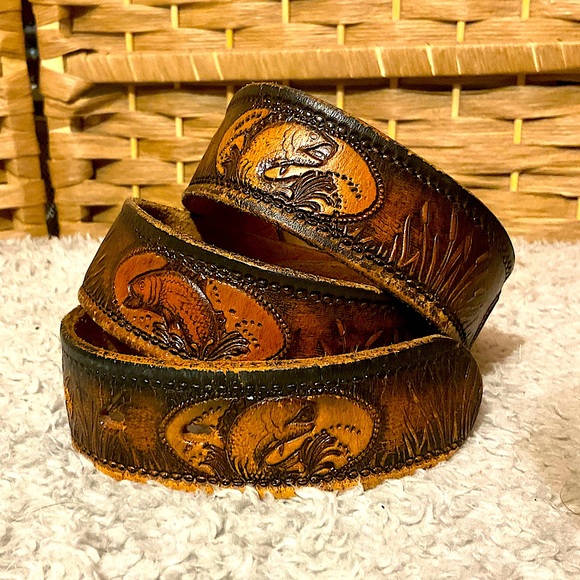 🎣 VNTG Bass Pro Leather Belt - Picture 1 of 7